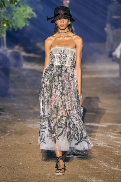 Look 77